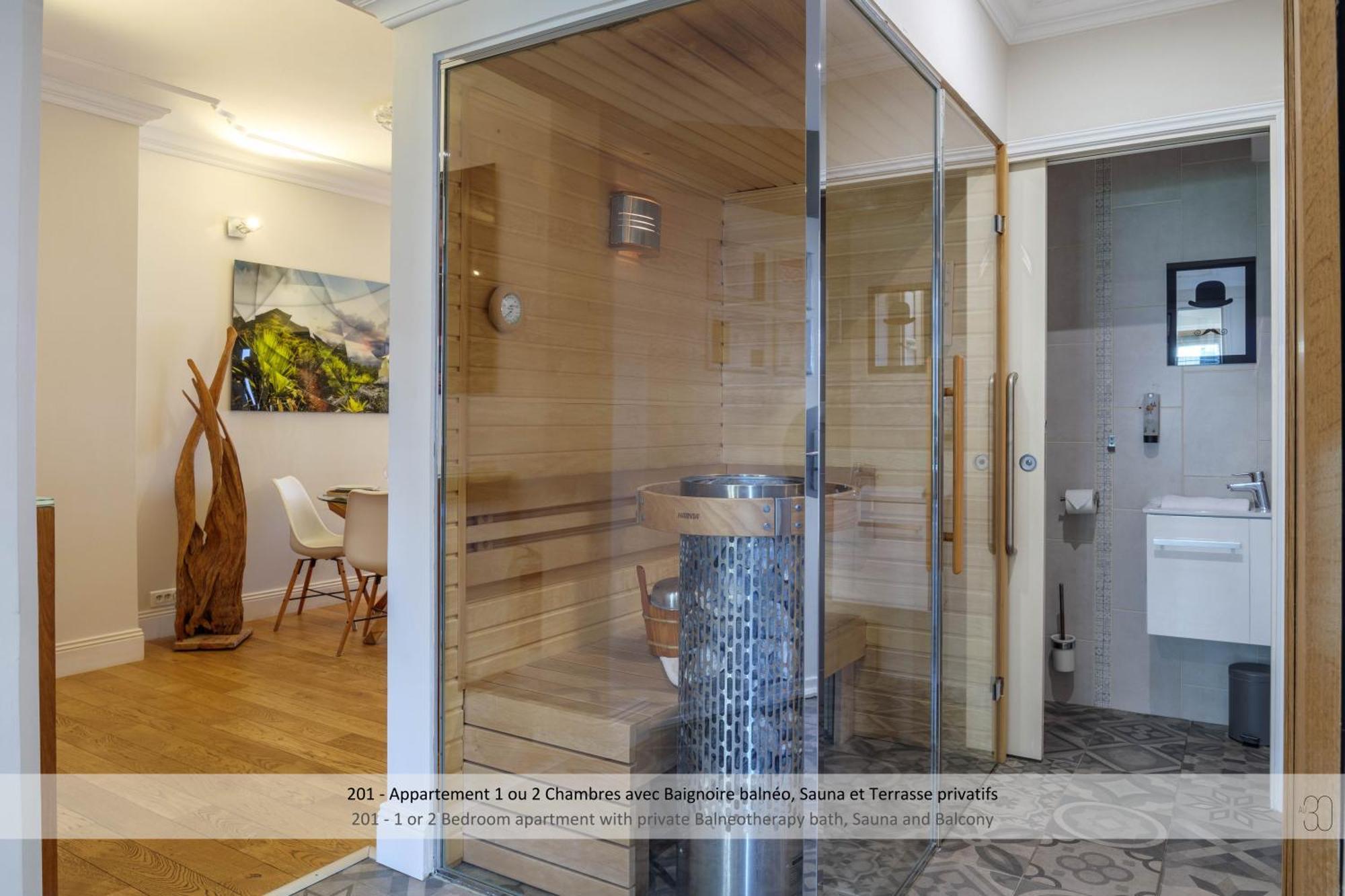 One or Two bedroom Apartment Spa Bath Sauna Terrace